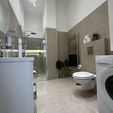 The Pearl Apartment *